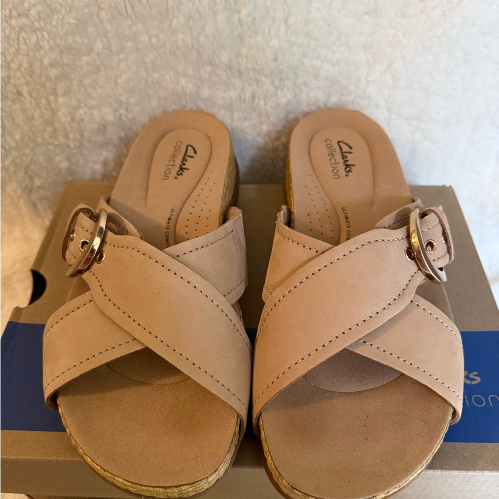 **SOLD ON DIFFERENT PLATFORM** Clarks Collection Reileigh May Buckle Sandal 8.5W